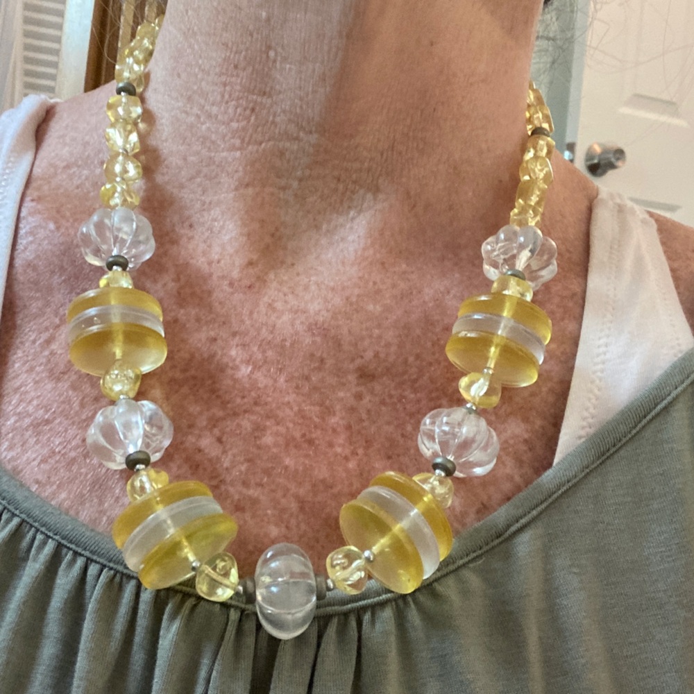 Vintage Yellow and Clear Beaded Necklace - Picture 5 of 5